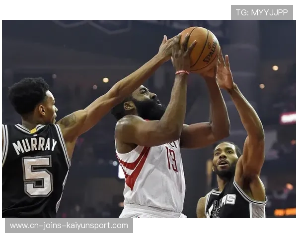 前锋在训练中被练成“反抢即射”的高效终结者