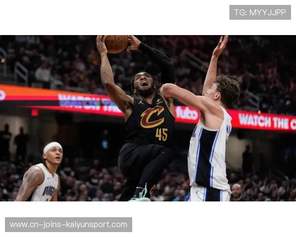 米切尔连续三次抢断引发快攻，骑士彻底点燃整场